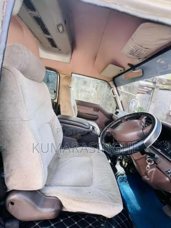 Nissan Caravan 1993 Van (Used)