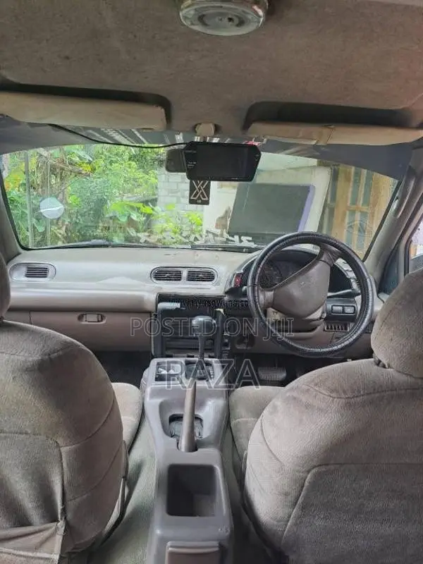 Nissan Serena 1994 Van (Used)