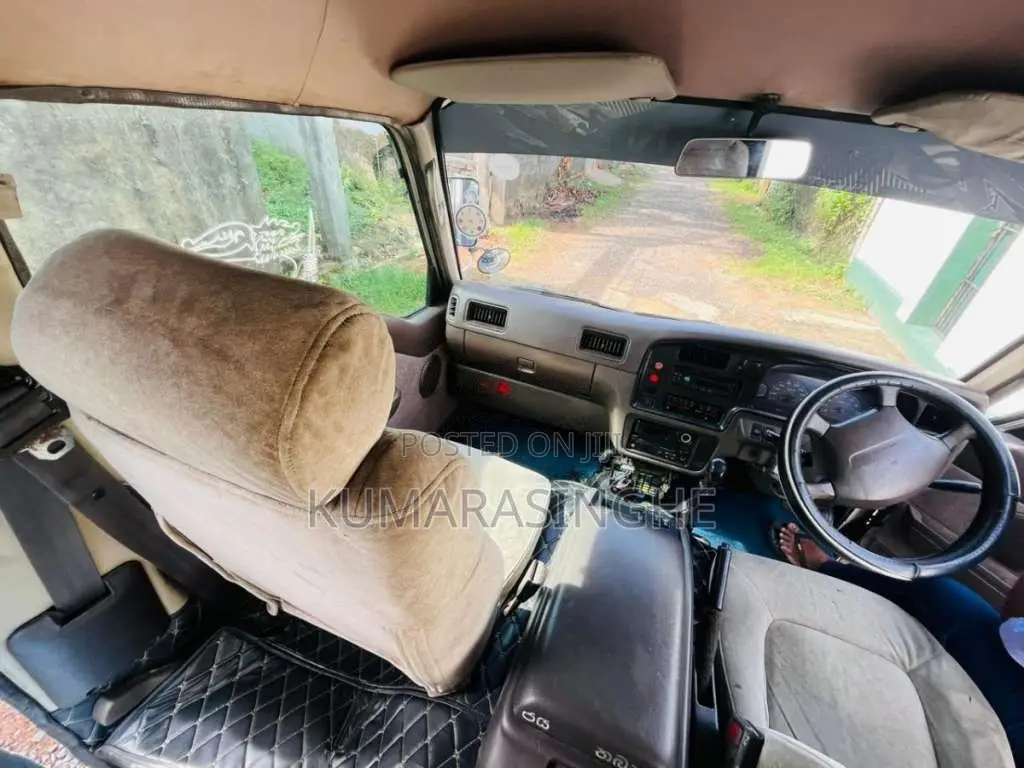 Nissan Caravan 1993 Van (Used)