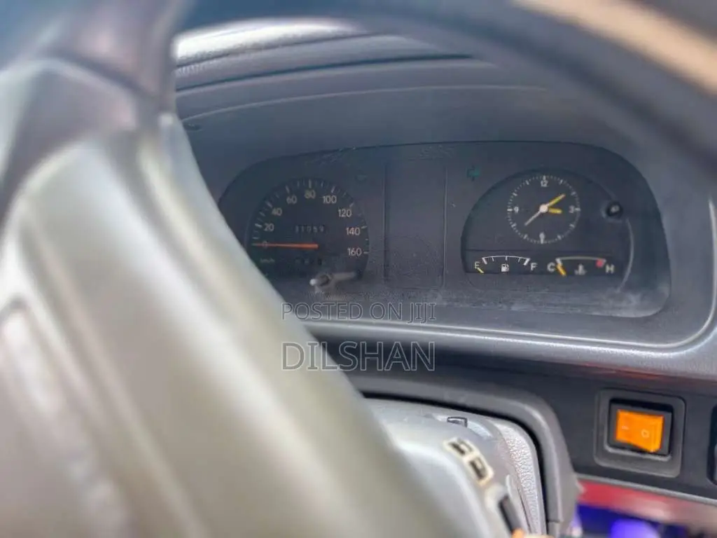 Toyota CR27 1993 Van (Used)