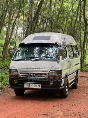 Toyota Dolphin 113 1999 Van (Used)