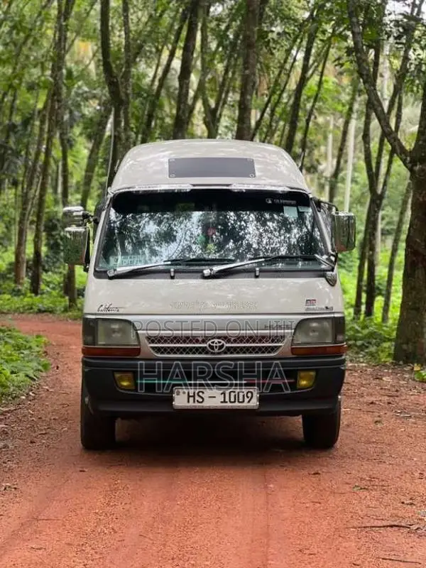 Toyota Dolphin 113 1999 Van (Used)