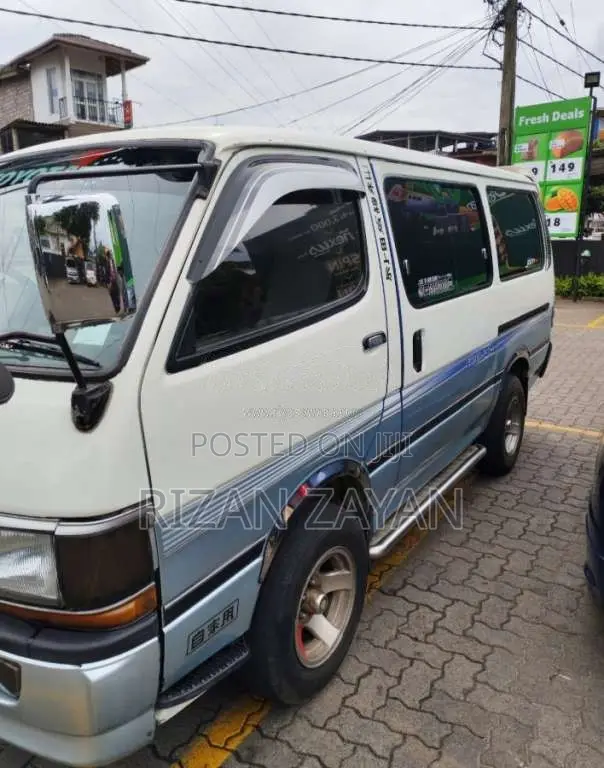 Toyota Dolphin 1990 Van (Used)
