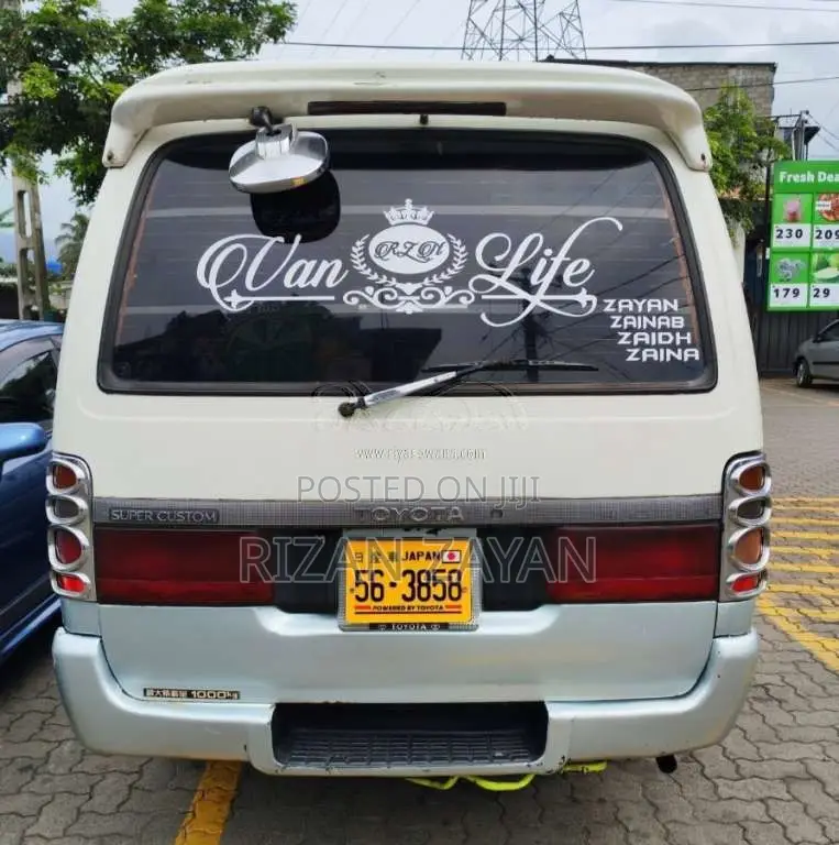 Toyota Dolphin 1990 Van (Used)