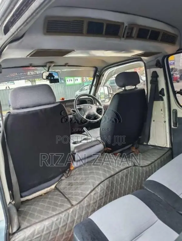 Toyota Dolphin 1990 Van (Used)