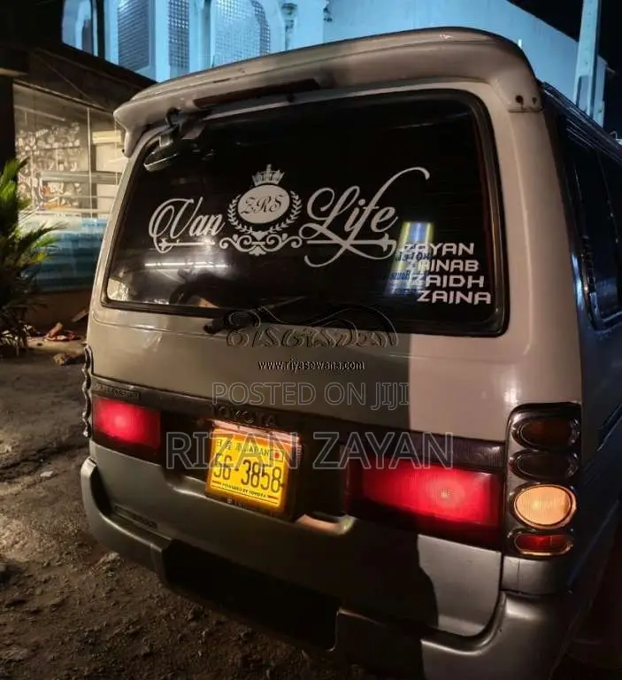 Toyota Dolphin 1990 Van (Used)