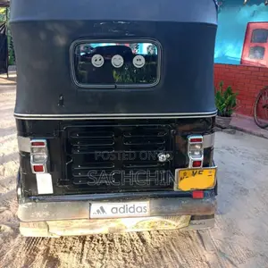 Bajaj 4 stroke 2011 Three Wheel (Used)