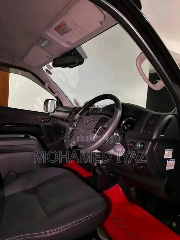 Toyota GDH 2017 Van (Used)