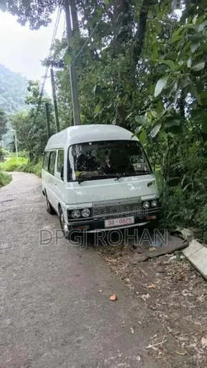 Nissan Vrg 1983 Van (Used)