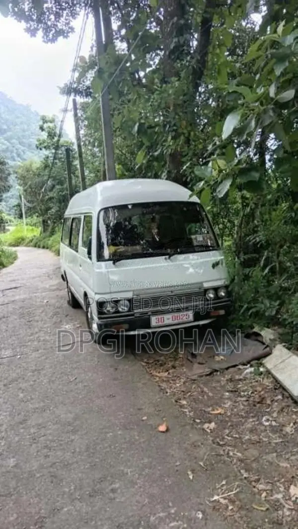 Nissan Vrg 1983 Van (Used)