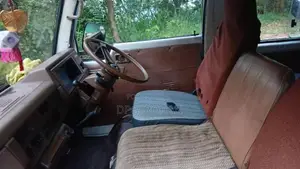Nissan Vrg 1983 Van (Used)
