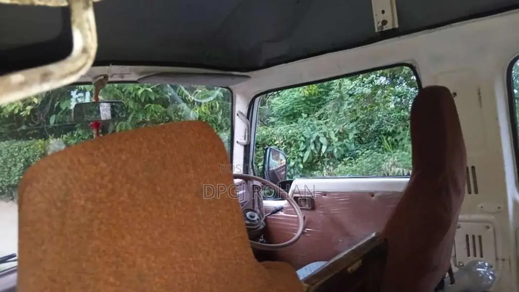 Nissan Vrg 1983 Van (Used)