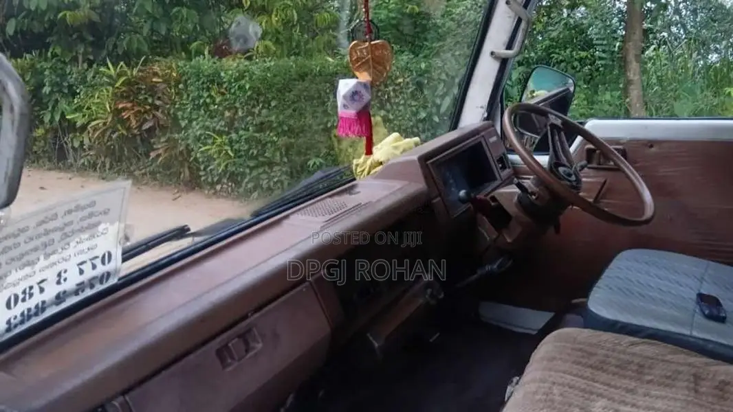 Nissan Vrg 1983 Van (Used)