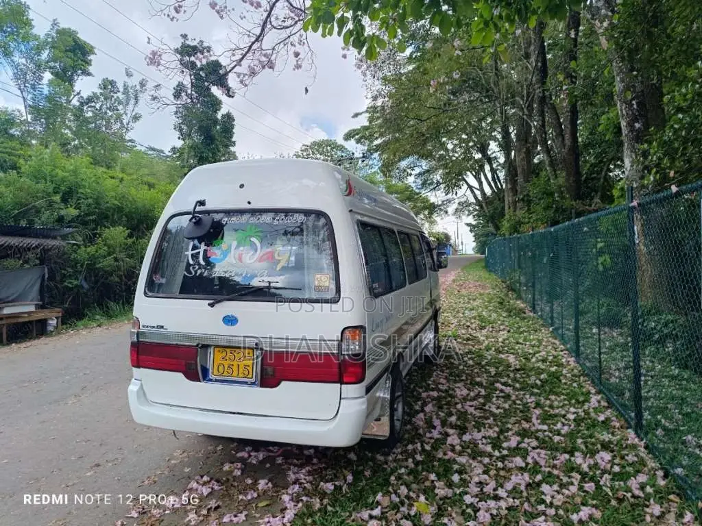 Toyota Dolphin 1993 Van (Used)