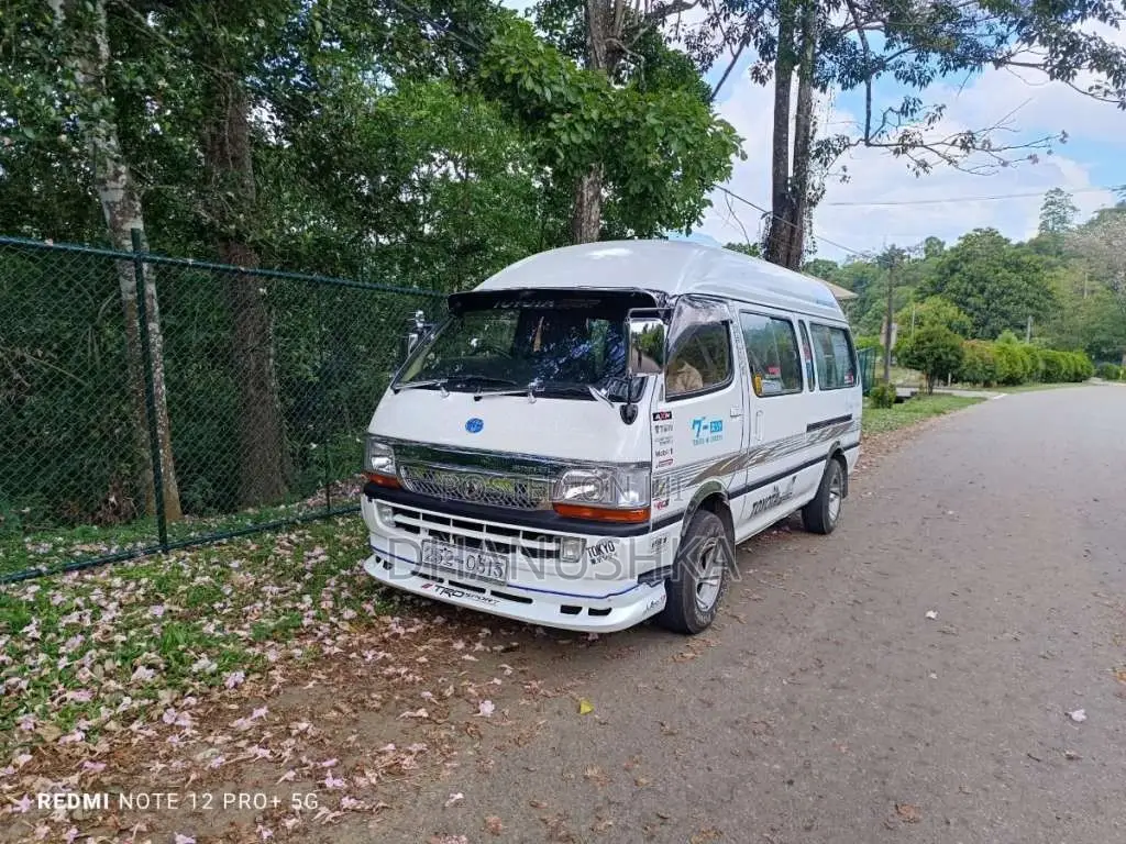 Toyota Dolphin 1993 Van (Used)