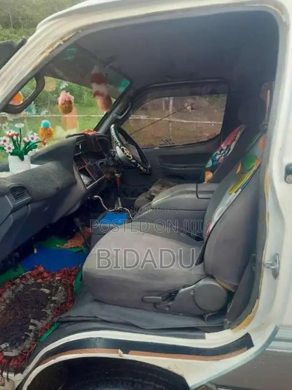 Toyota Dolphin 1993 Van (Used)