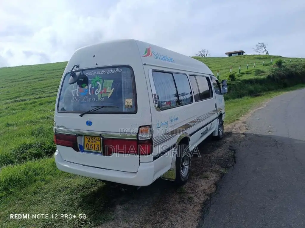 Toyota Dolphin 1993 Van (Used)