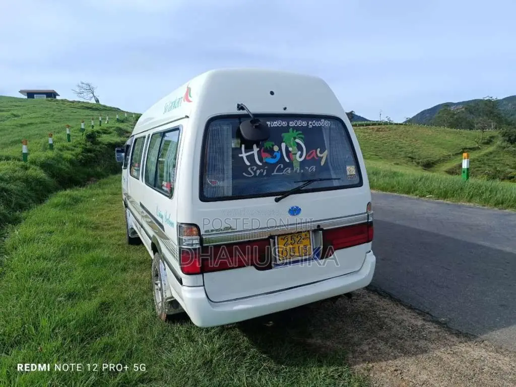 Toyota Dolphin 1993 Van (Used)