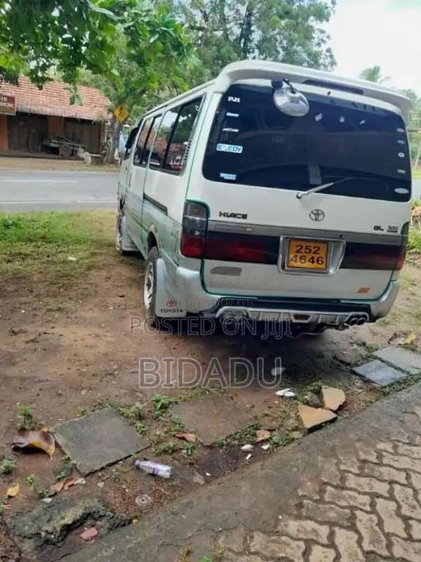 Toyota Dolphin 1993 Van (Used)