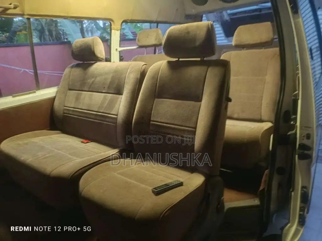 Toyota Dolphin 1993 Van (Used)