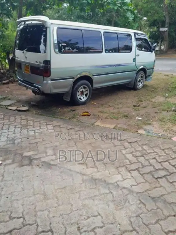 Toyota Dolphin 1993 Van (Used)