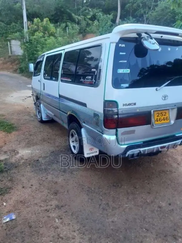Toyota Dolphin 1993 Van (Used)