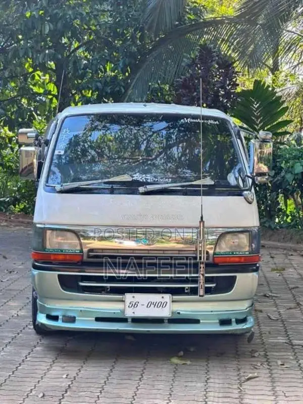 Toyota Dolphin 1992 Van (Used)