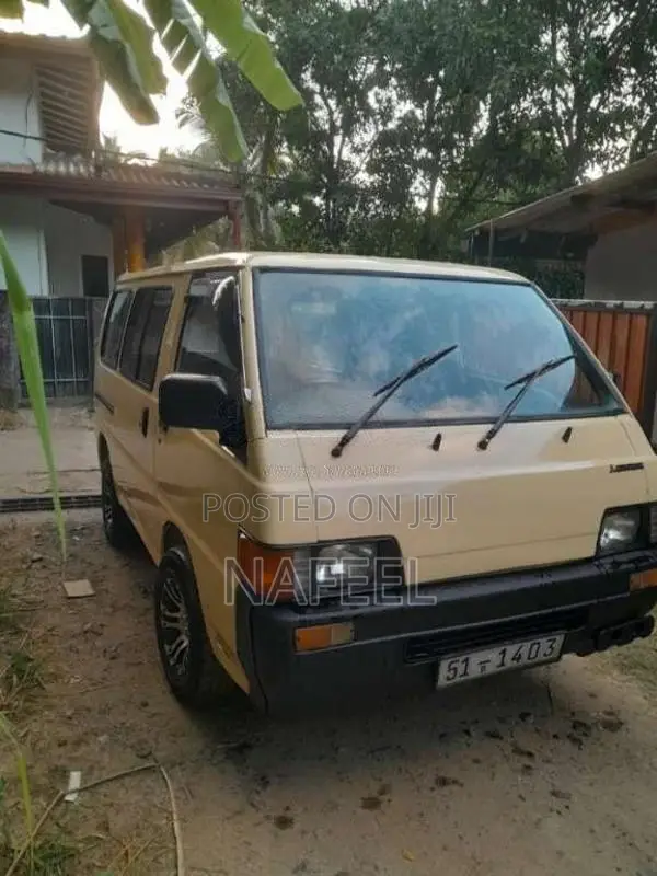 Toyota Dolphin 1992 Van (Used)