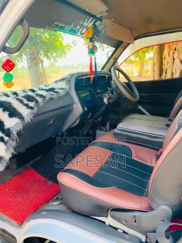 Toyota Dolphin 1996 Van (Used)