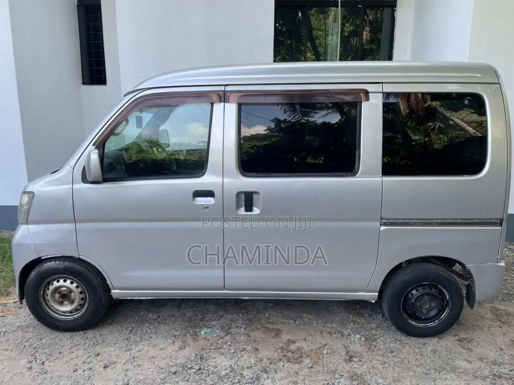 Daihatsu Hijet Cruze 2016 Van (Used)