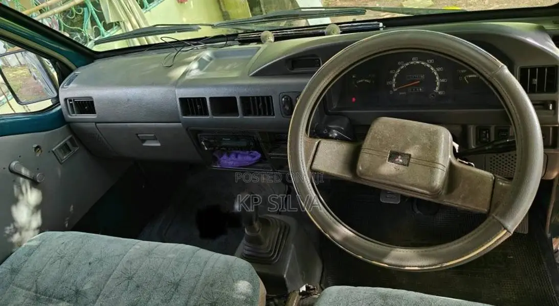 Mitsubishi PO5 1999 Van (Used)