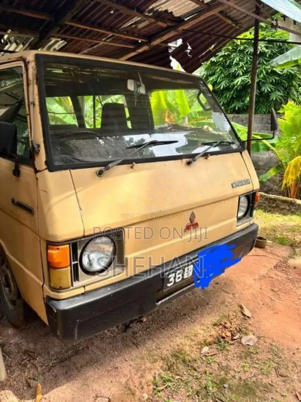 Mitsubishi Delica L300 1992 Van (Used)