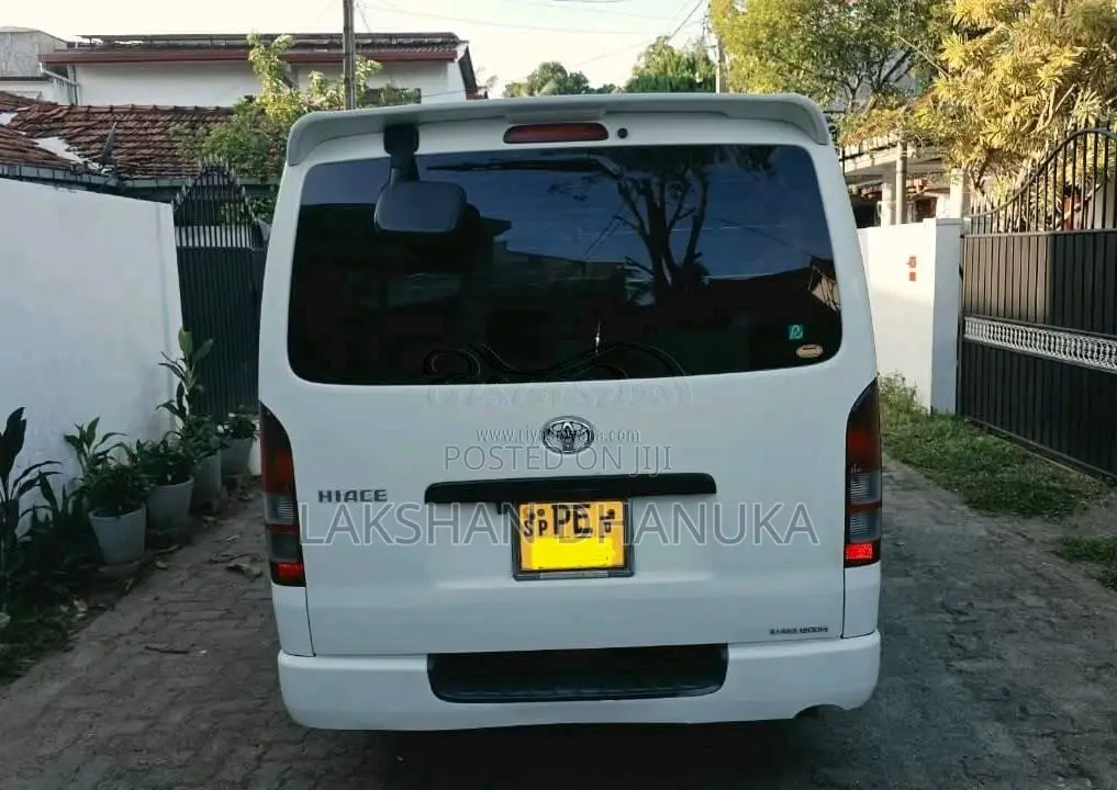 Toyota KDH 200 2005 Van (Used)