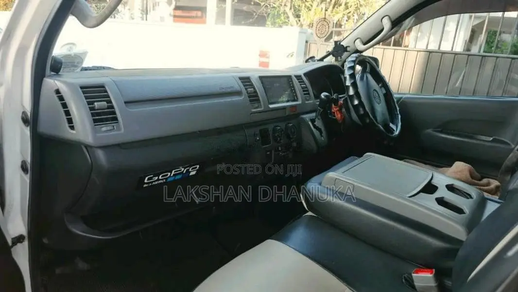 Toyota KDH 200 2005 Van (Used)