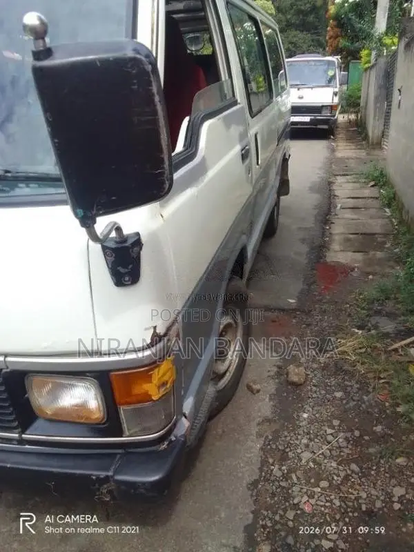 Toyota HIACE 1989 Van (Used)