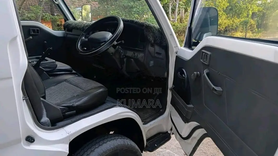 Nissan Caravan E24 1995 Van (Used)