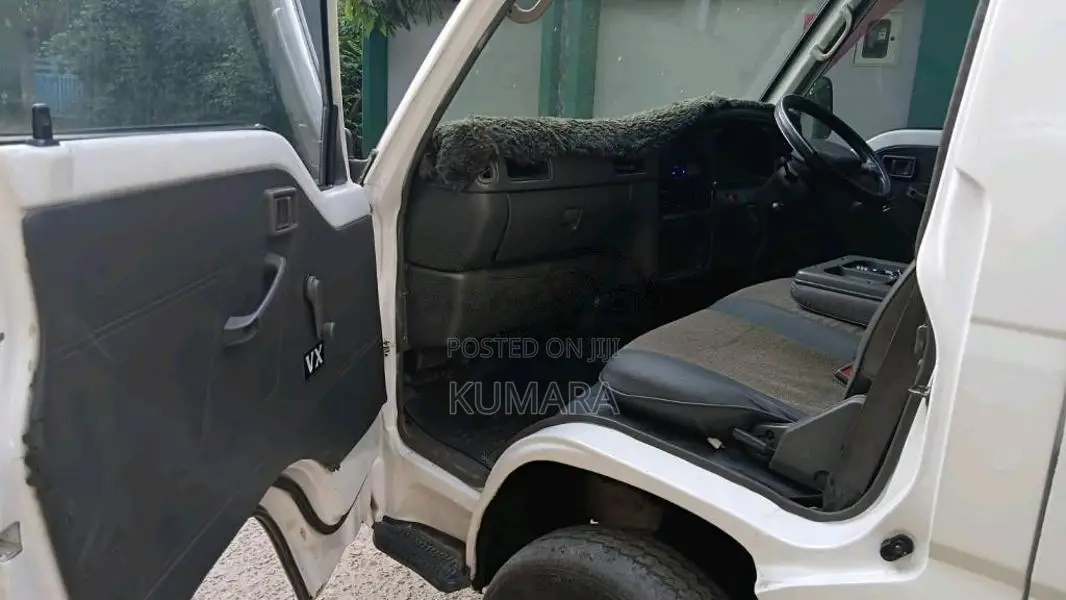 Nissan Caravan E24 1995 Van (Used)