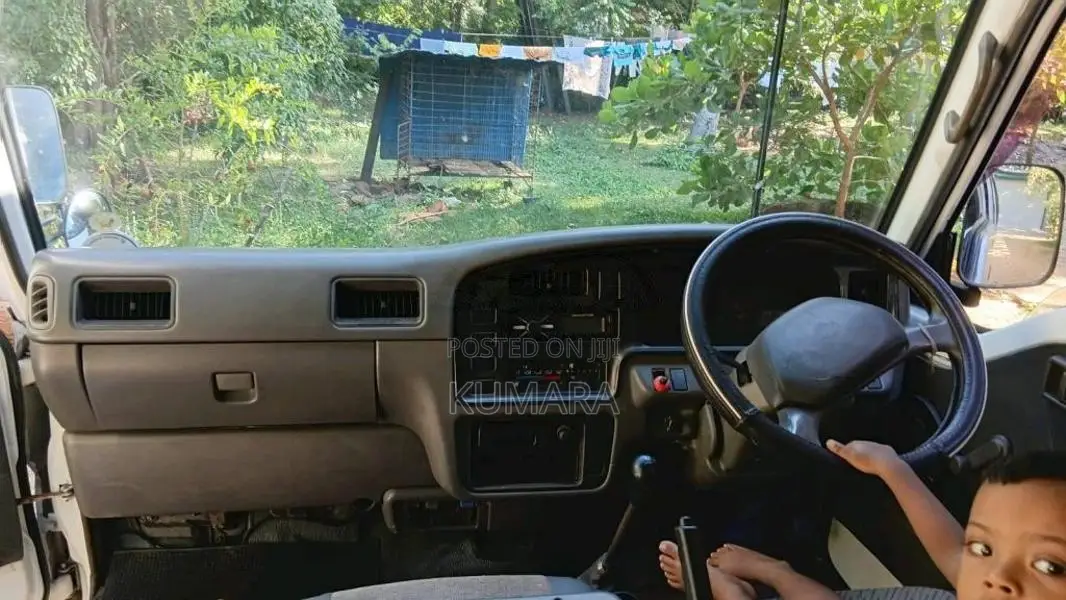 Nissan Caravan E24 1995 Van (Used)