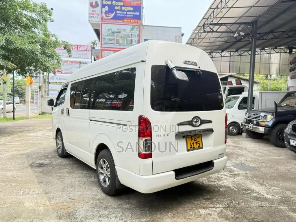 Toyota KDH 2012 Van (Used)