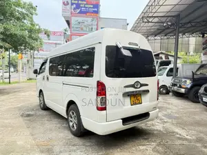 Toyota KDH 2012 Van (Used)