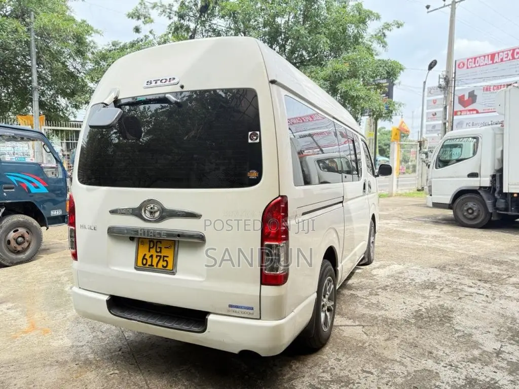 Toyota KDH 2012 Van (Used)