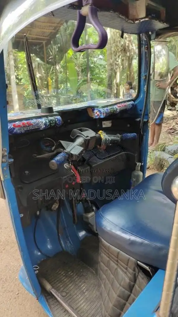 Bajaj 4 Stroke 2014 Three Wheel (Used)