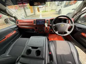 Toyota KDH 2012 Van (Used)
