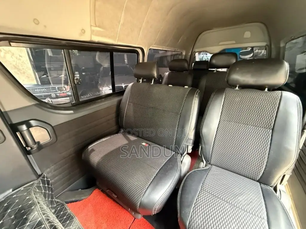 Toyota KDH 2012 Van (Used)