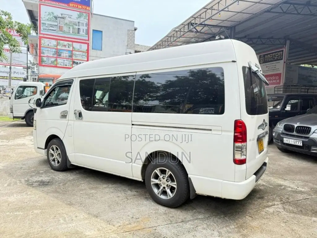 Toyota KDH 2012 Van (Used)
