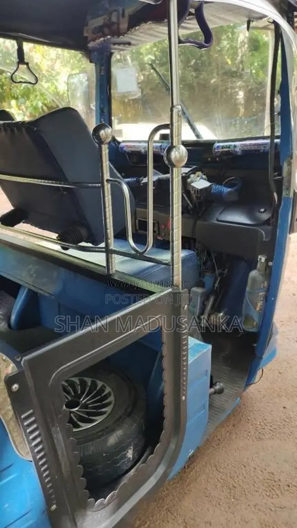 Bajaj 4 Stroke 2014 Three Wheel (Used)