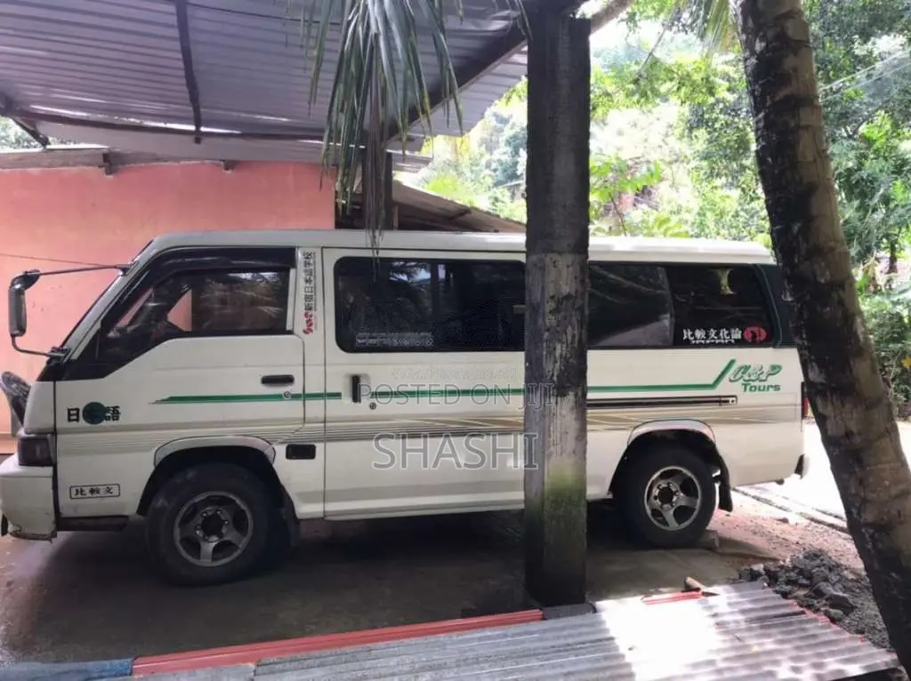 Nissan CARAVAN LONG 2001 Van (Used)