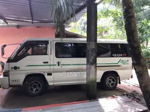 Nissan CARAVAN LONG 2001 Van (Used)