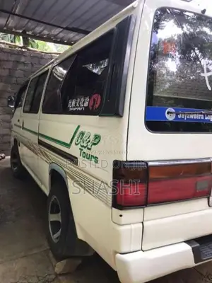 Nissan CARAVAN LONG 2001 Van (Used)