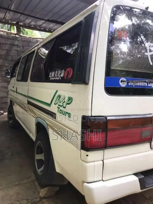 Nissan CARAVAN LONG 2001 Van (Used)